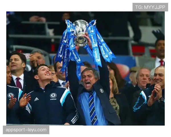 阿尔特塔力图带队复苏，穆里尼奥激励全队重拾信心，关键战役表现引关注