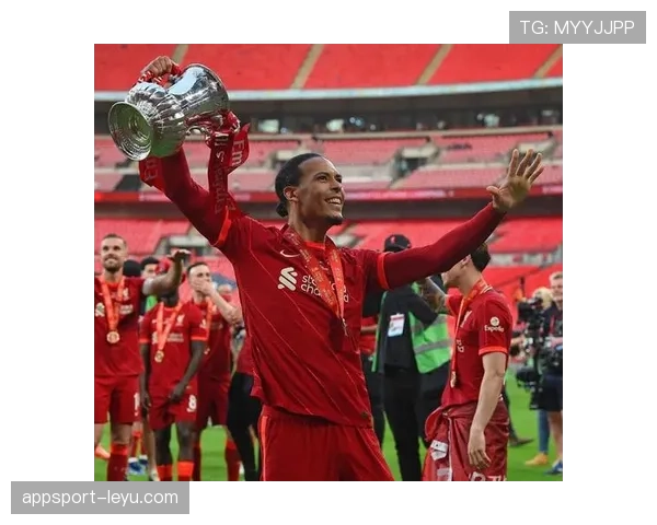 范戴克比肩马尔蒂尼？当代后卫传奇之路引热议